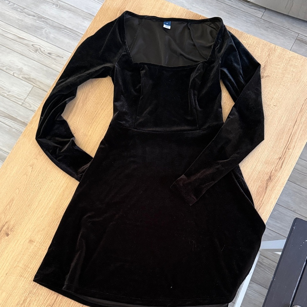 Old Navy Black Velvet Long Sleeve Dress